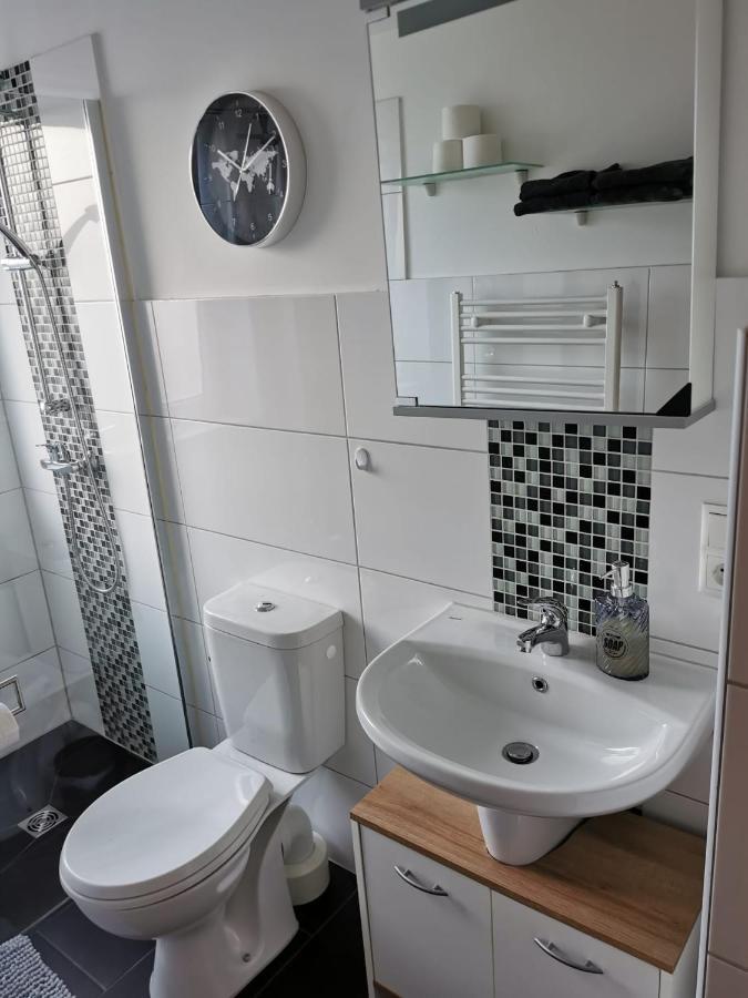 Liebevoll Eingerichtete Ferienwohnung - Zentrale Lage - Netflix & Paytv Wilhelmshaven Exterior foto